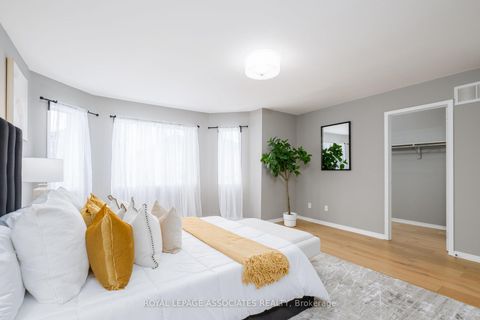 Photo 22 at 14 Clandfield Street, Rouge River Estates, Markham