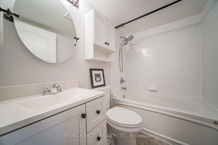 Photo 15 at 413 - 8 Rean Drive, Bayview Village, Toronto