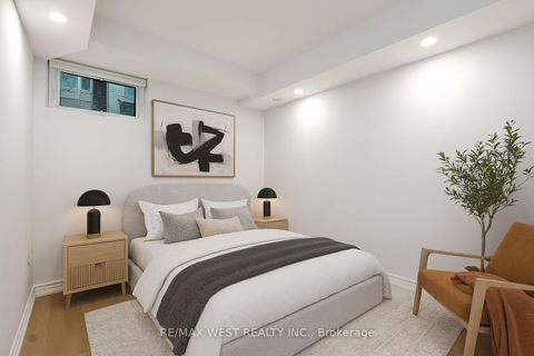 Photo 3 at 120 - 11 Applewood Lane, Etobicoke West Mall, Toronto