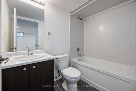 Photo 6 at 120 - 11 Applewood Lane, Etobicoke West Mall, Toronto