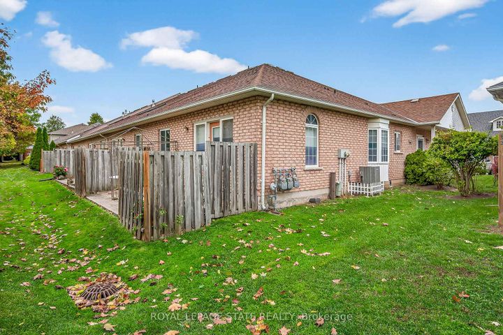 Photo 33 at 33 - 213 Nash Road S, Greenford, Hamilton