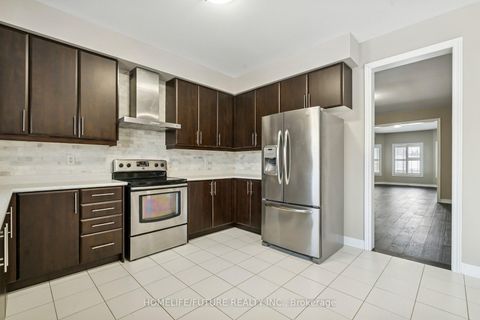 Photo 13 at 1399 Lormel Gate Avenue, Lefroy, Innisfil