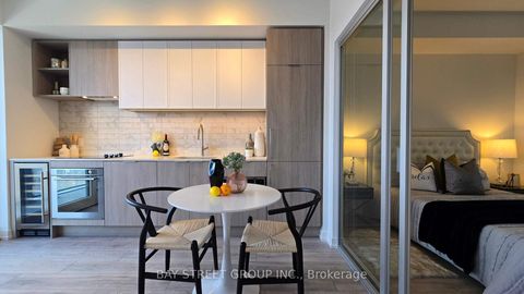 Photo 1 at 1909 - 2020 Bathurst Street, Cedarvale, Toronto