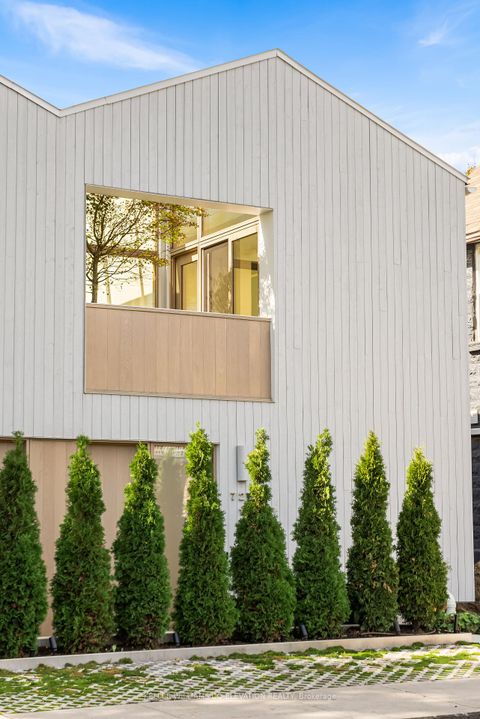 Photo 1 at 722 Lansdowne Avenue, Junction, Toronto