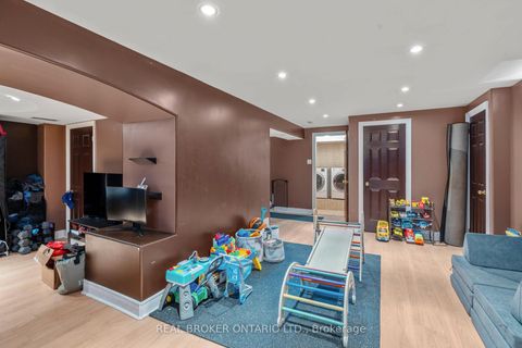 Photo 36 at 85 Laurier Avenue, Oak Ridges, Richmond Hill