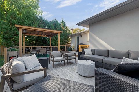 Photo 15 at 15 Wenderly Drive, Aurora Village, Aurora