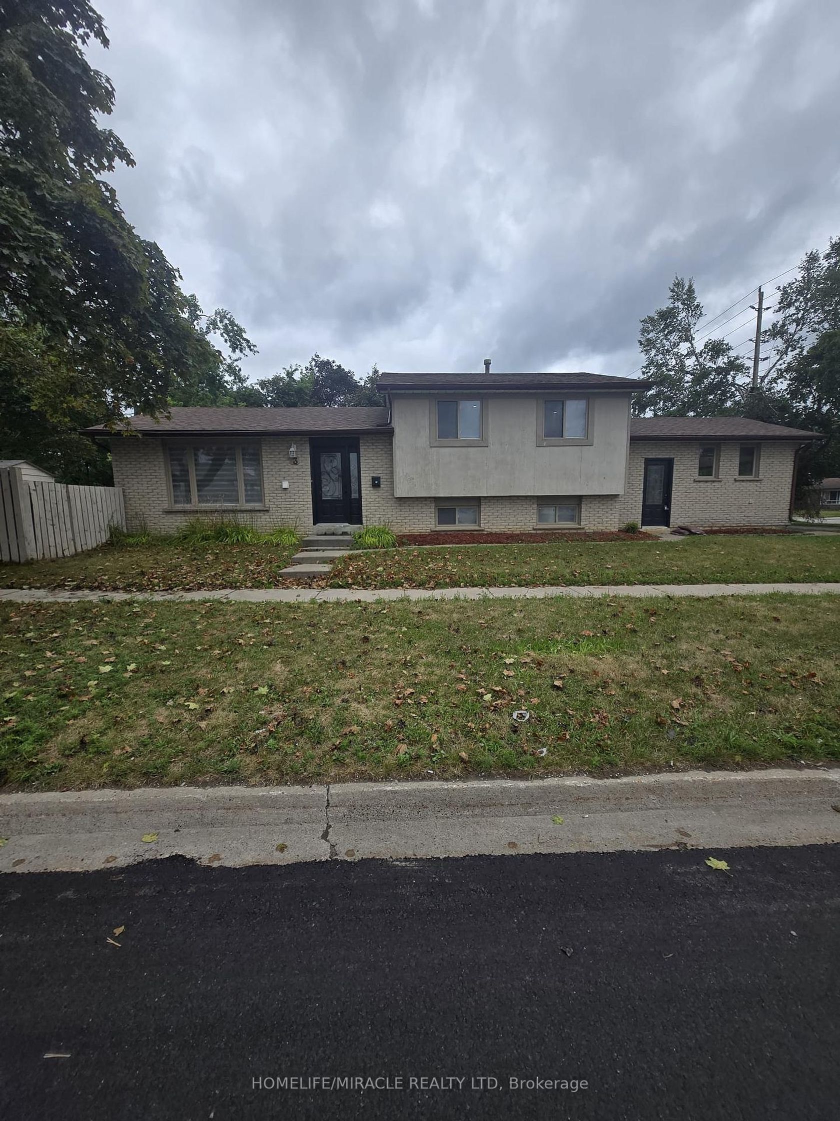 3 Sylvia Street, Grove East, Barrie photo number 2