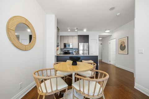 Photo 4 at 909 - 530 St Clair Avenue W, Cedarvale, Toronto