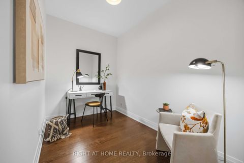 Photo 13 at 909 - 530 St Clair Avenue W, Cedarvale, Toronto