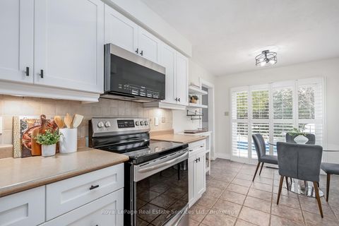 Photo 12 at 1544 Greenbriar Drive, GA Glen Abbey, Oakville