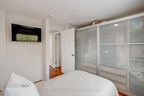 Photo 32 at 1544 Greenbriar Drive, GA Glen Abbey, Oakville