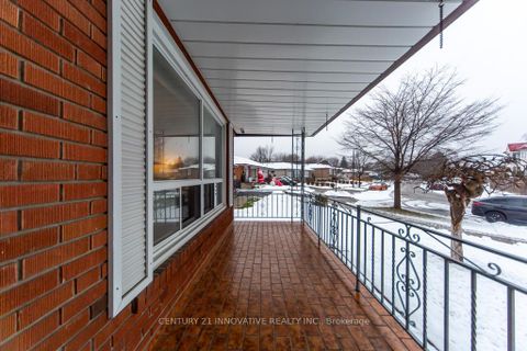 Photo 1 at 4 Albacore Crescent, Woburn, Toronto