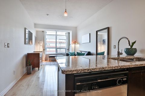 Photo 3 at 814 - 1135 Royal York Road, Humber Valley, Toronto