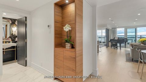 Photo 11 at 613 - 99 Harbour Square, Waterfront Communities C1, Toronto