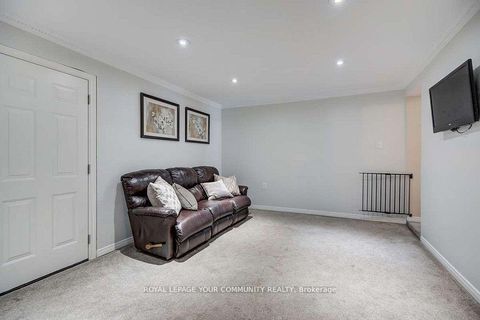 Photo 5 at 98 York Hill Boulevard, Yorkhill, Vaughan