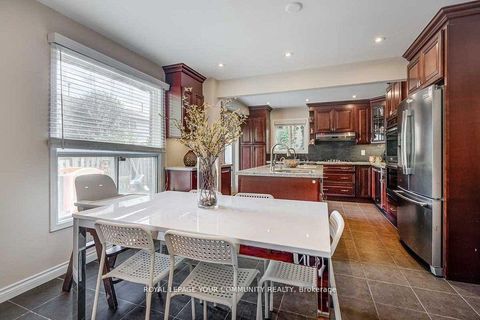 Photo 6 at 98 York Hill Boulevard, Yorkhill, Vaughan