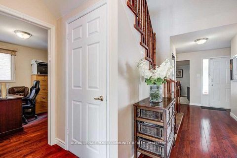 Photo 7 at 98 York Hill Boulevard, Yorkhill, Vaughan