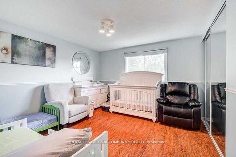Photo 9 at 98 York Hill Boulevard, Yorkhill, Vaughan