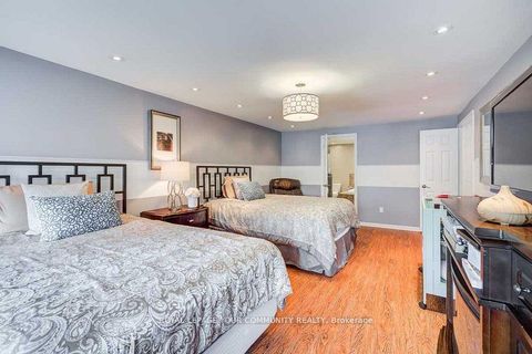 Photo 11 at 98 York Hill Boulevard, Yorkhill, Vaughan