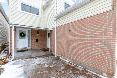 Photo 2 at 220 Simonston Boulevard, German Mills, Markham