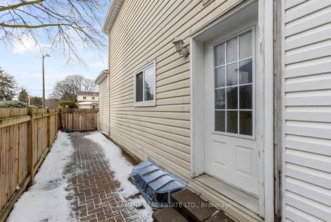 Photo 27 at 220 Simonston Boulevard, German Mills, Markham