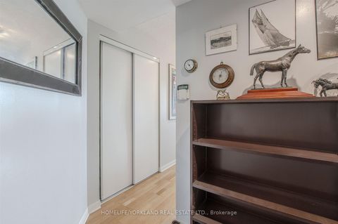 Photo 4 at 323 - 230 Queens Quay W, Waterfront Communities C1, Toronto