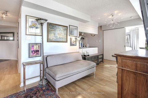 Photo 9 at 323 - 230 Queens Quay W, Waterfront Communities C1, Toronto
