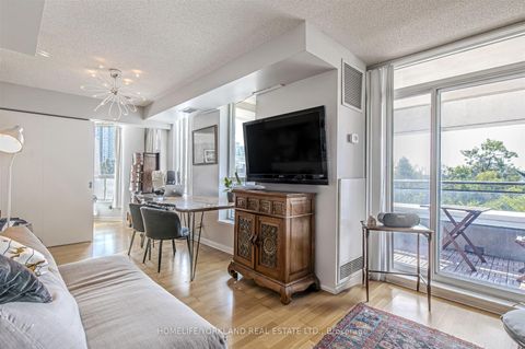 Photo 10 at 323 - 230 Queens Quay W, Waterfront Communities C1, Toronto
