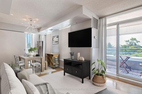 Photo 11 at 323 - 230 Queens Quay W, Waterfront Communities C1, Toronto