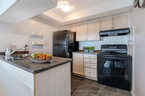 Photo 12 at 323 - 230 Queens Quay W, Waterfront Communities C1, Toronto