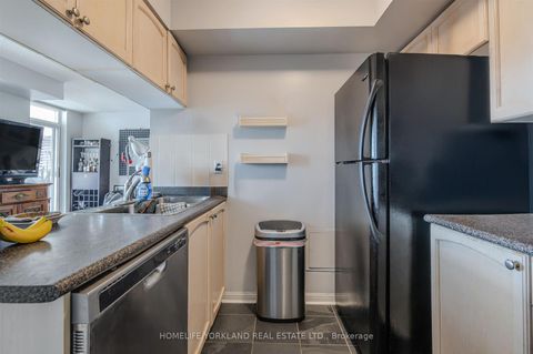 Photo 13 at 323 - 230 Queens Quay W, Waterfront Communities C1, Toronto