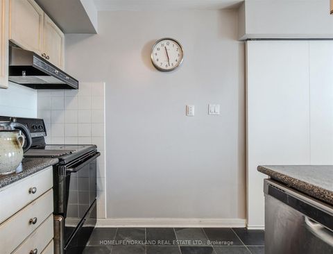 Photo 14 at 323 - 230 Queens Quay W, Waterfront Communities C1, Toronto