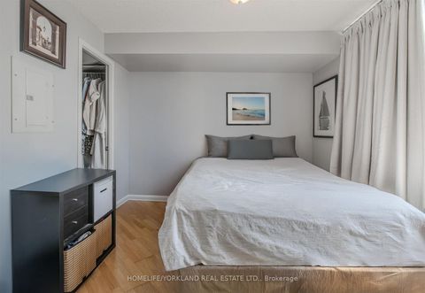 Photo 15 at 323 - 230 Queens Quay W, Waterfront Communities C1, Toronto