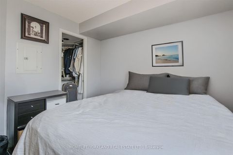 Photo 16 at 323 - 230 Queens Quay W, Waterfront Communities C1, Toronto