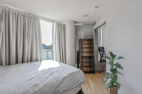 Photo 17 at 323 - 230 Queens Quay W, Waterfront Communities C1, Toronto
