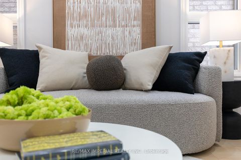 Photo 5 at 44 Hawkview Boulevard, Vellore Village, Vaughan