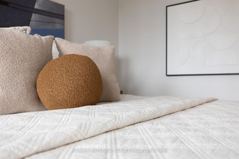 Photo 35 at 44 Hawkview Boulevard, Vellore Village, Vaughan