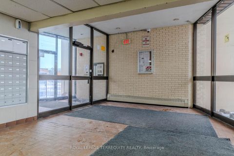 Photo 2 at 224 - 10 Eddystone Avenue, Jane Heights, Toronto
