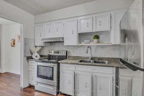 Photo 9 at 224 - 10 Eddystone Avenue, Jane Heights, Toronto