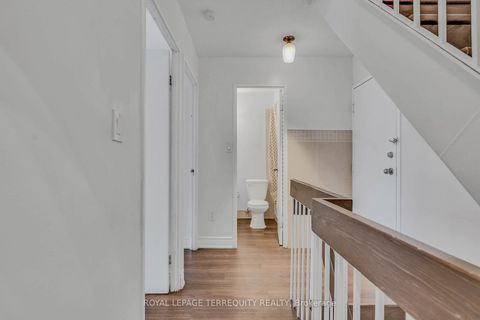 Photo 11 at 224 - 10 Eddystone Avenue, Jane Heights, Toronto