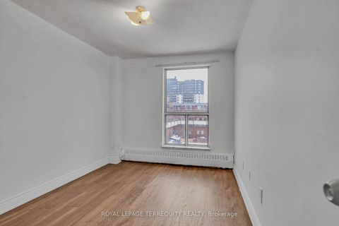 Photo 12 at 224 - 10 Eddystone Avenue, Jane Heights, Toronto