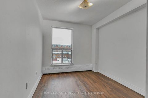 Photo 14 at 224 - 10 Eddystone Avenue, Jane Heights, Toronto