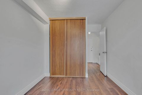 Photo 15 at 224 - 10 Eddystone Avenue, Jane Heights, Toronto