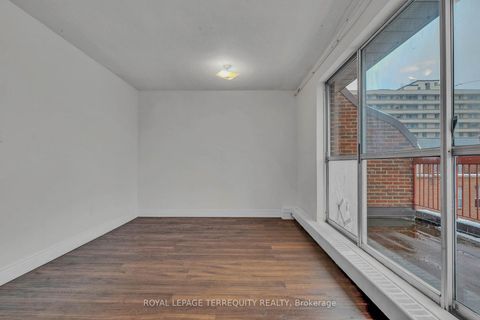 Photo 18 at 224 - 10 Eddystone Avenue, Jane Heights, Toronto
