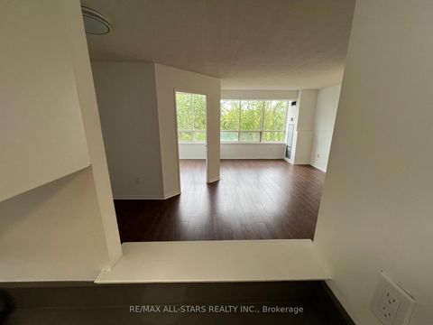 Photo 3 at 611 - 5 Greystone Walk Drive, Kennedy Park, Toronto