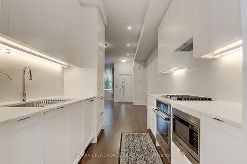 Photo 6 at TH18 - 270 Davenport Road, Annex, Toronto