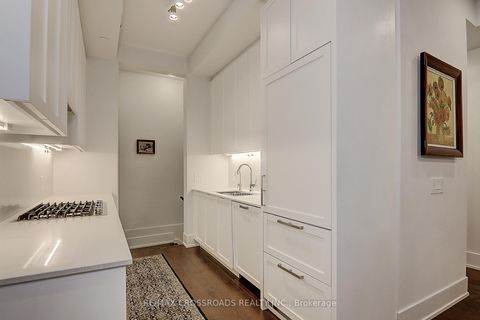 Photo 8 at TH18 - 270 Davenport Road, Annex, Toronto