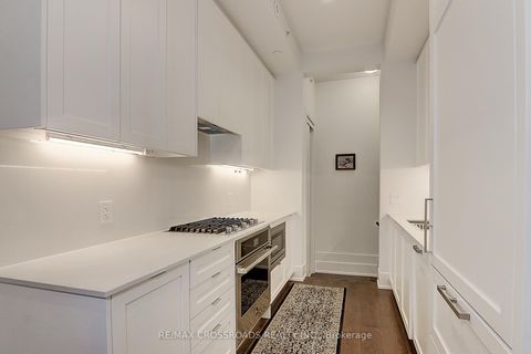 Photo 9 at TH18 - 270 Davenport Road, Annex, Toronto