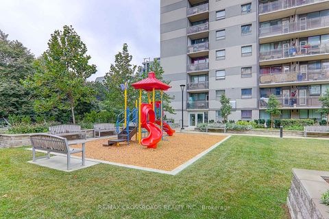 Photo 34 at TH18 - 270 Davenport Road, Annex, Toronto