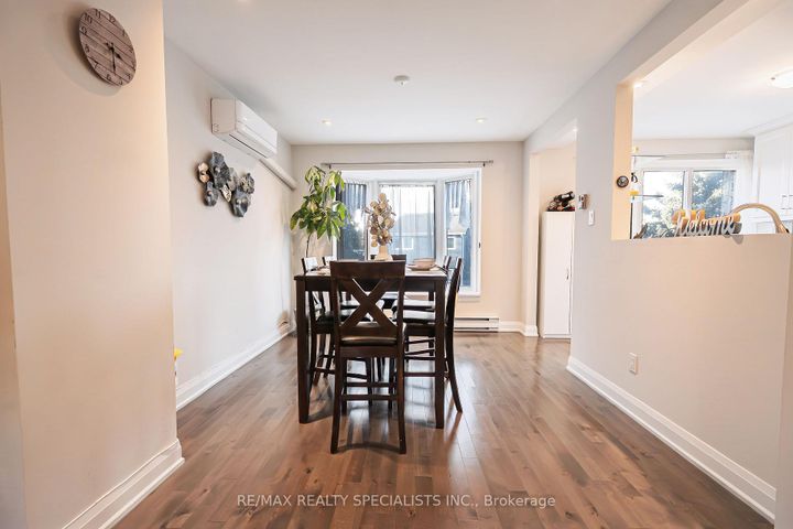 Photo 7 at 8 - 6780 Formentera Avenue, Meadowvale, Mississauga